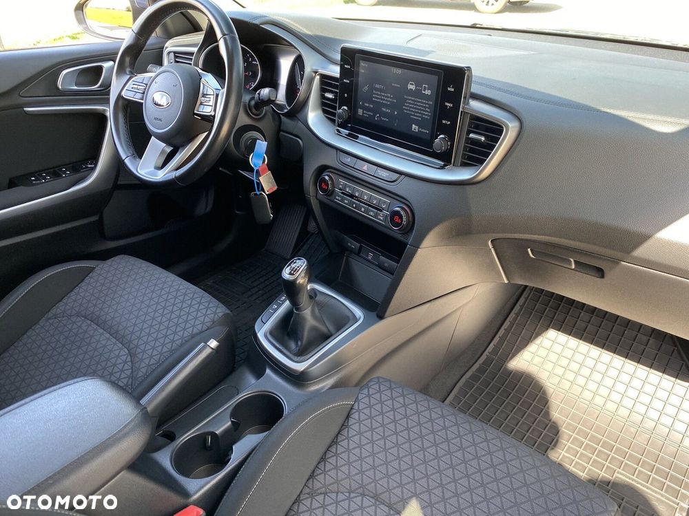 Kia XCeed - 16