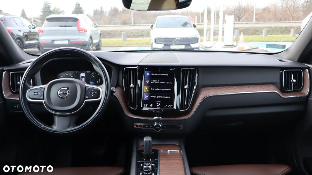 Volvo XC 60 B4 D AWD Momentum - 10