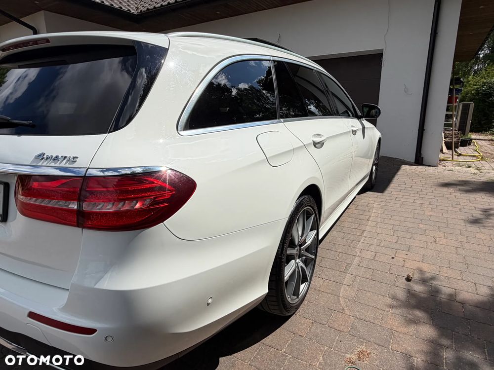 Mercedes-Benz Klasa E 220 d 4-Matic - 12