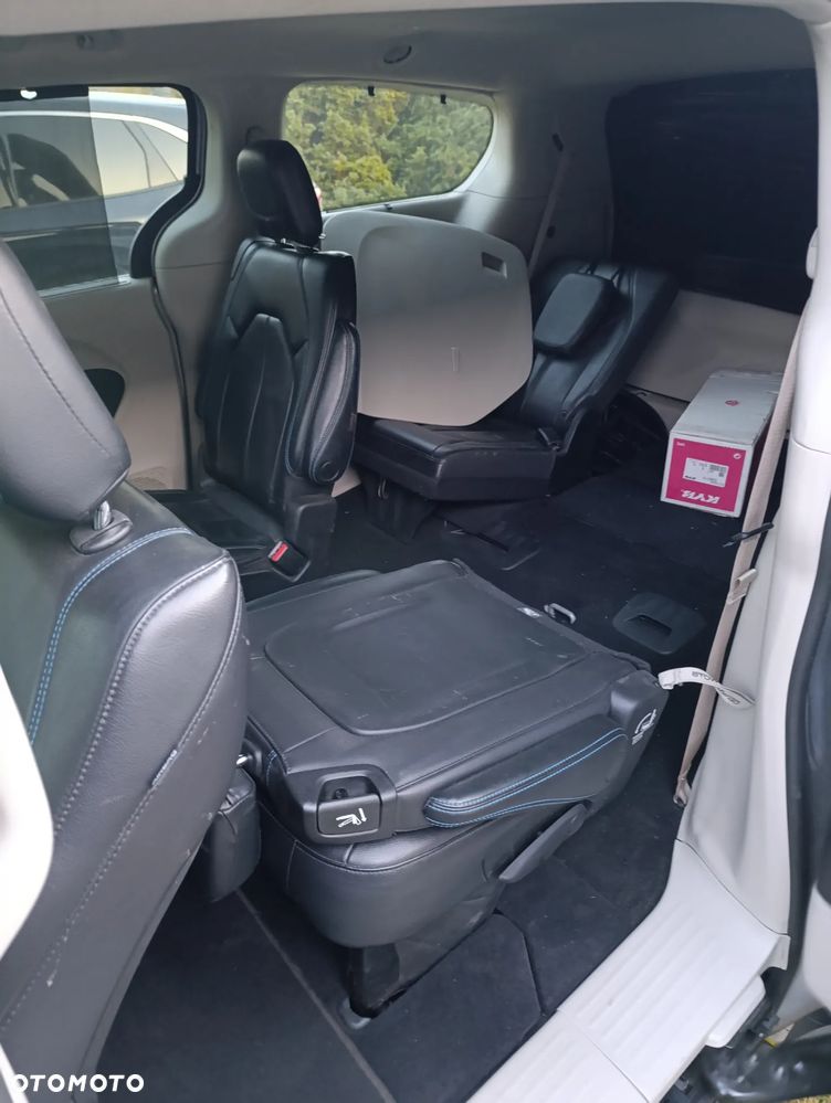 Chrysler Pacifica - 10