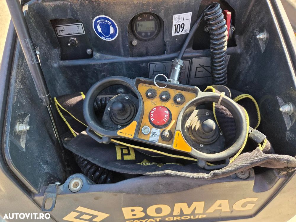 Bomag BOMAG 850, PICIOR DE OAIE, RADIOCOMANDA, latime tambur 0,8m, Masa operationala 1,5t, lungime 2m, motor Kubota 20CP, posibilitate leasing 4 ani, CA NOU-PROMOTIE 20.900 EUR+tva - 13