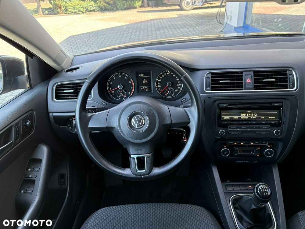 Volkswagen Jetta - 18