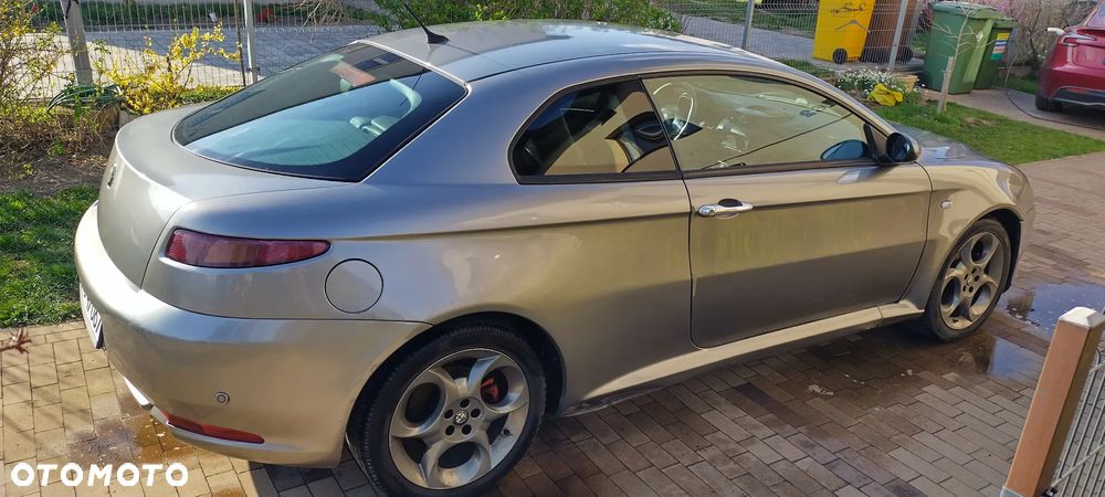 Alfa Romeo GT 1.9JTD 16V Distinctive - 4