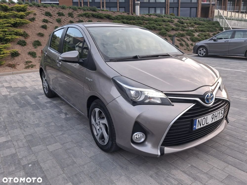 Toyota Yaris Hybrid 100 Dynamic - 3