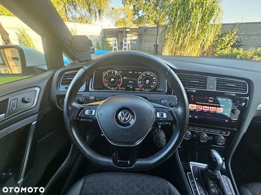 Volkswagen Golf - 25