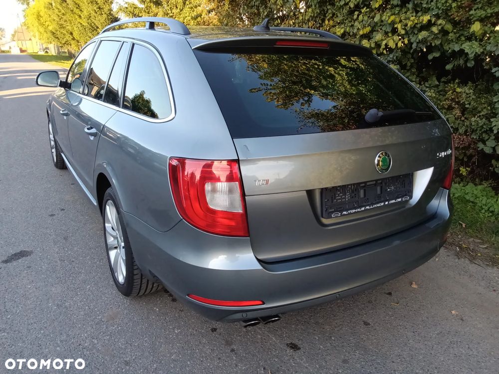 Skoda Superb 2.0 TDI Comfort DSG - 13