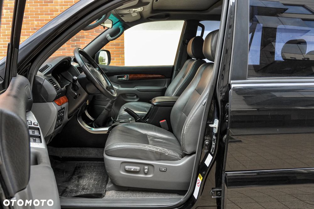 Toyota Land Cruiser - 7