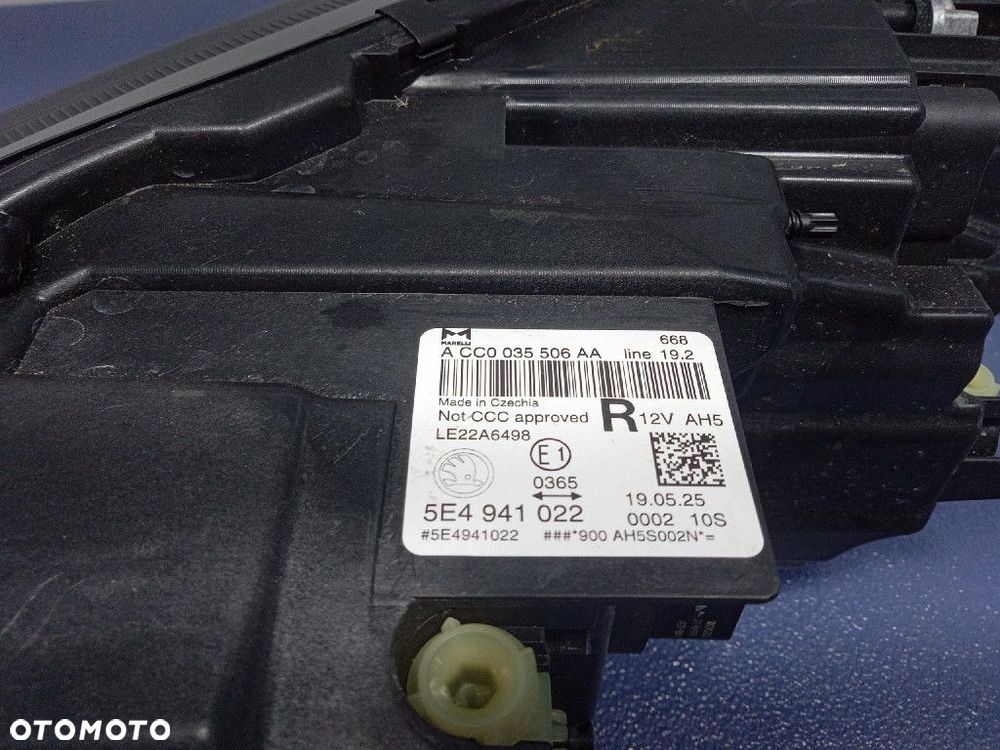 SKODA OCTAVIA IV LIFT 24- REFLEKTOR PRAWY  FULL LED 5E4941022 - 8