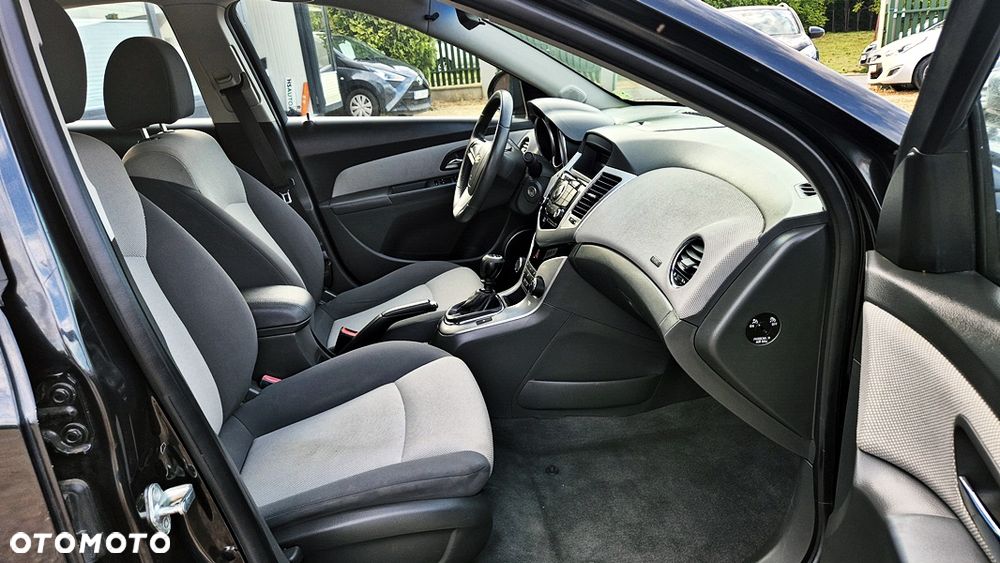 Chevrolet Cruze 1.6 LS - 36