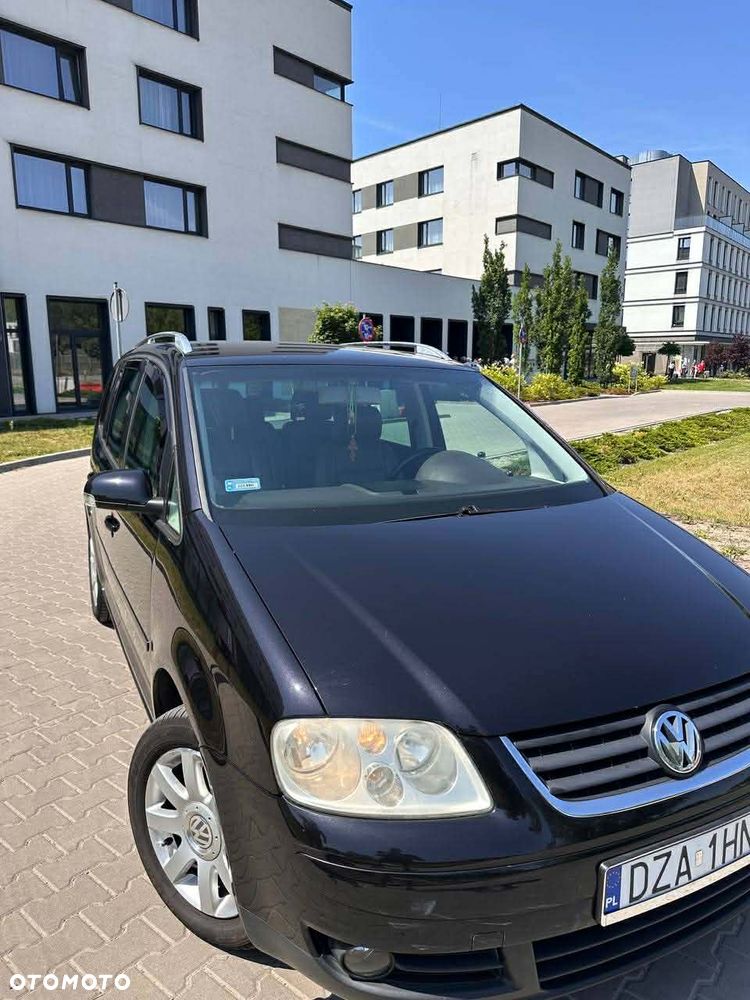 Volkswagen Touran 2.0 FSI Highline - 11
