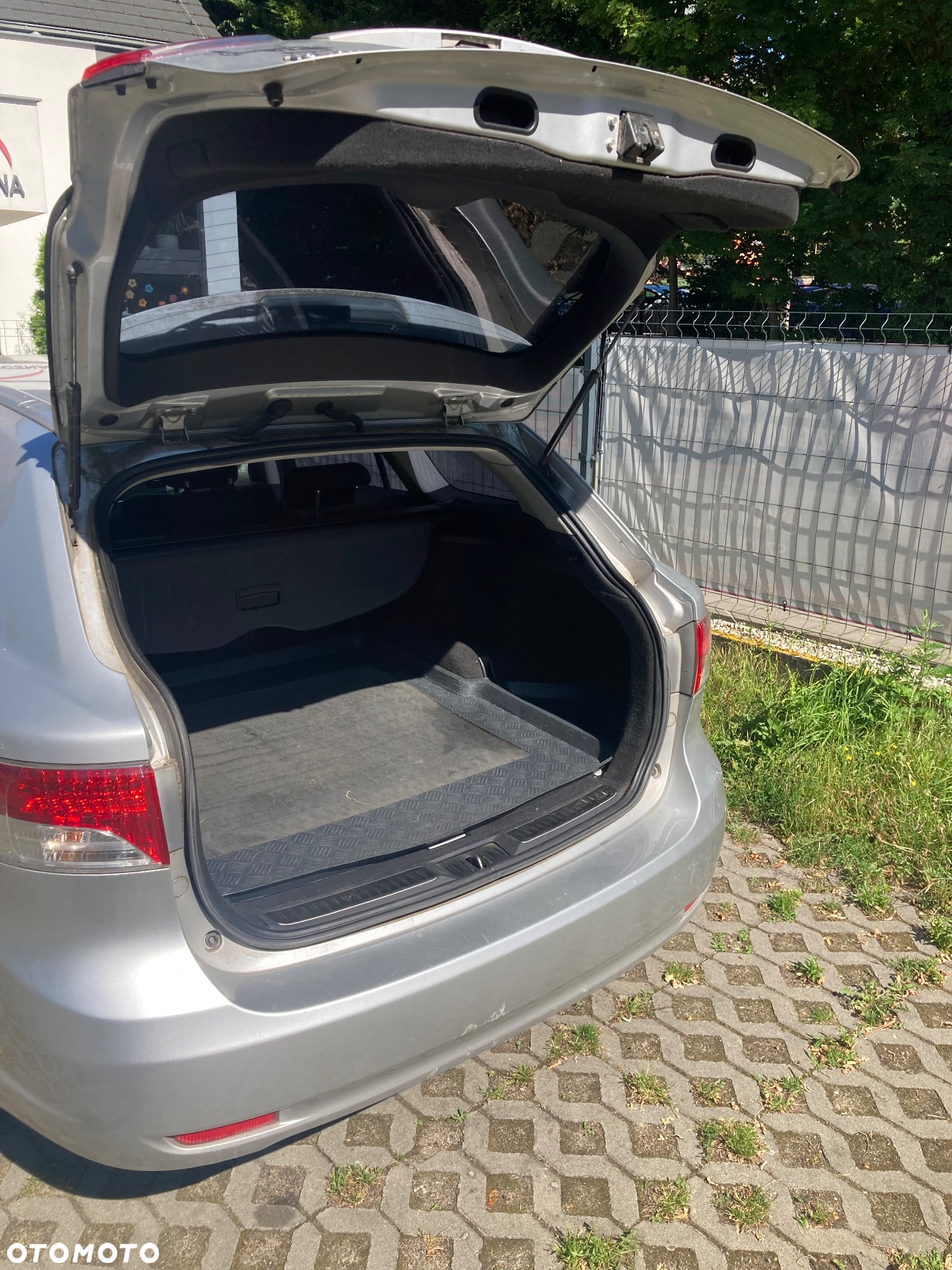 Toyota Avensis - 8