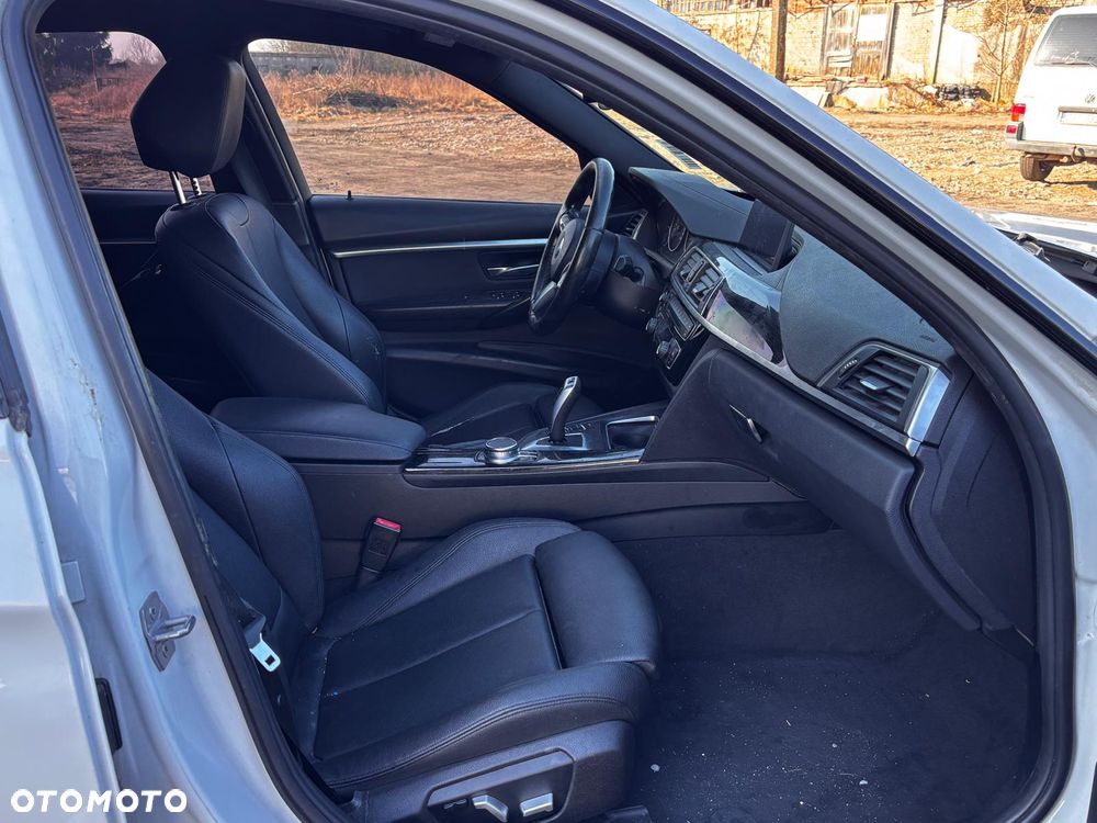 BMW Seria 3 ver-330i-xdrive-m-sport-shadow - 13