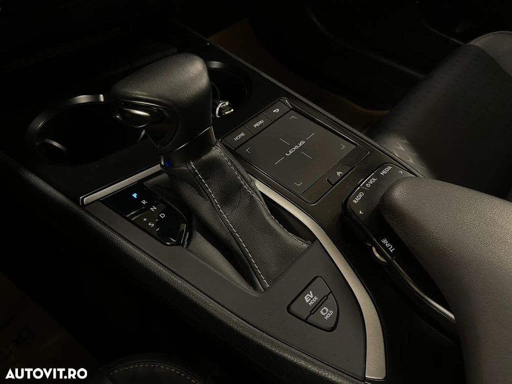 Lexus UX 250h Executive Line - 25