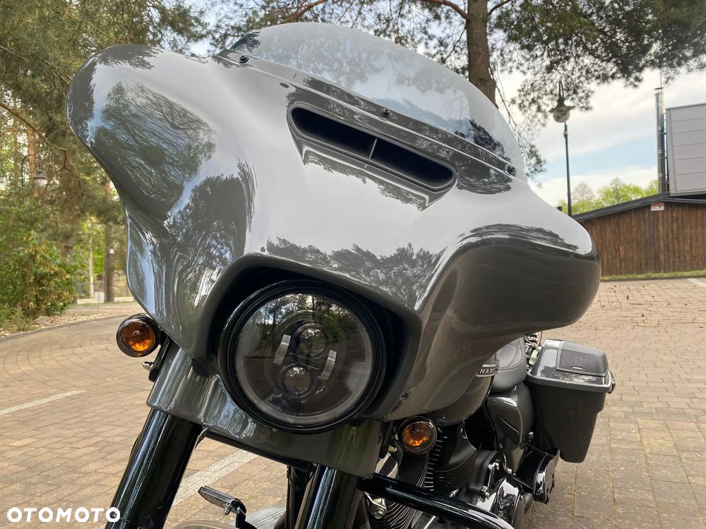 Harley-Davidson Touring Street Glide - 16