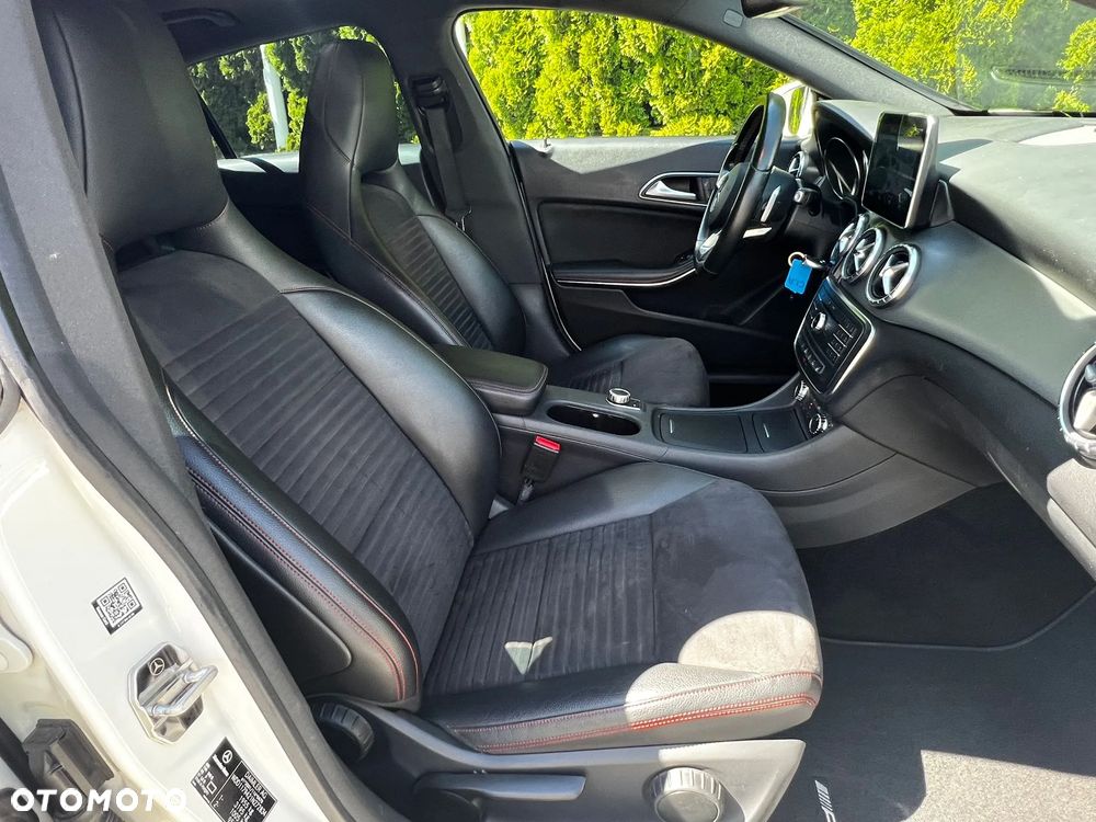 Mercedes-Benz CLA 180 7G-DCT AMG Line - 17