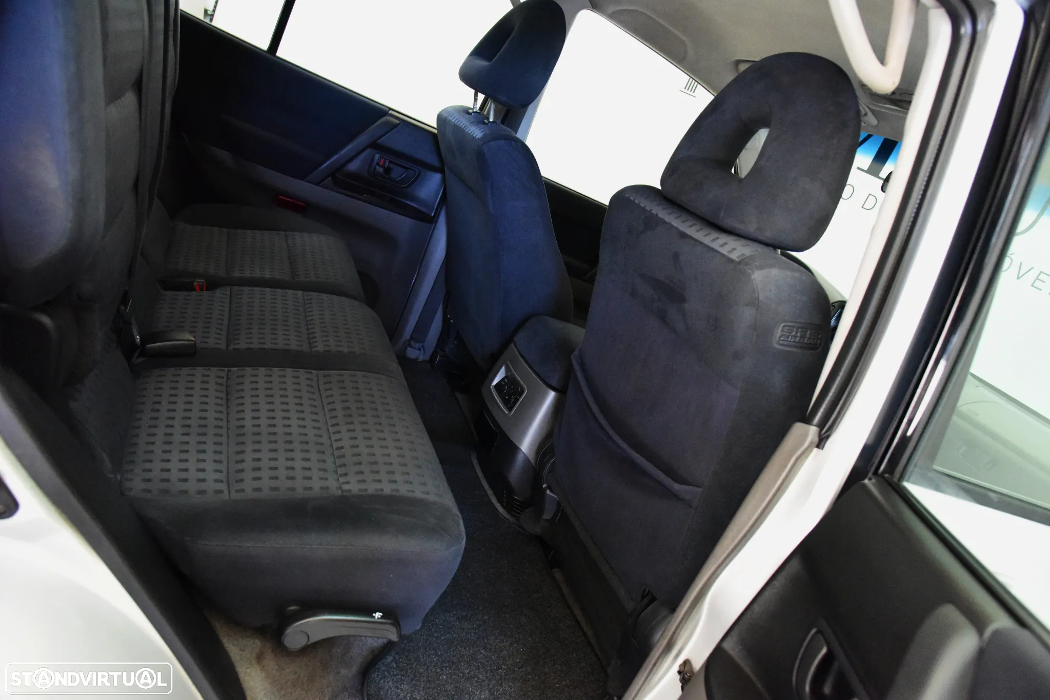 Mitsubishi Pajero 3.2 DI-D GLS Longo - 17