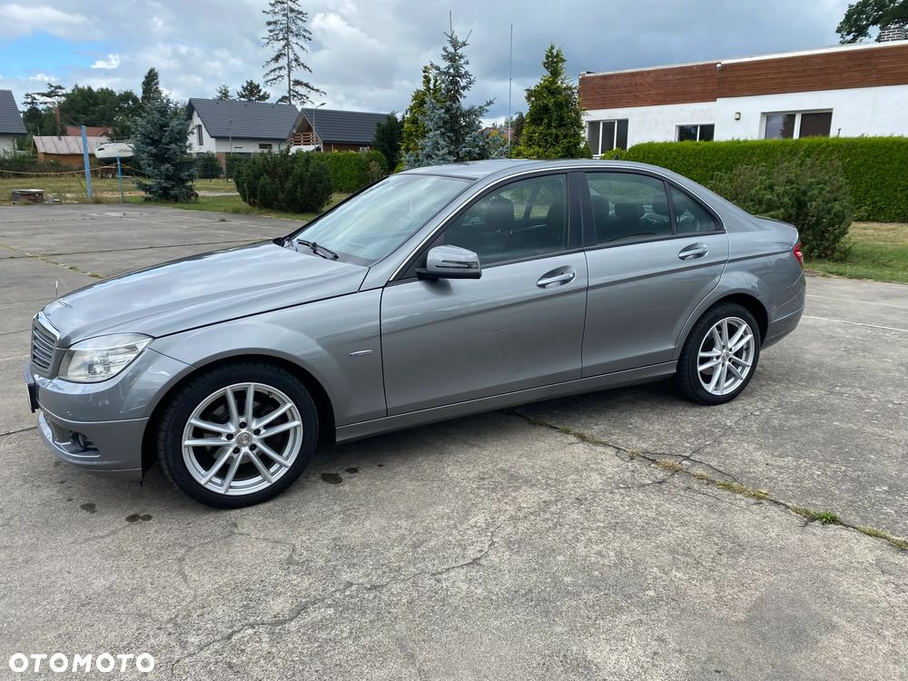 Mercedes-Benz Klasa C 180 CGI BlueEff Classic - 4