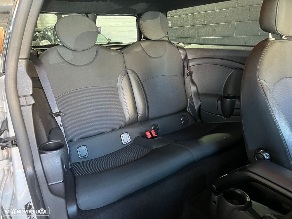 MINI Clubman Cooper D - 13