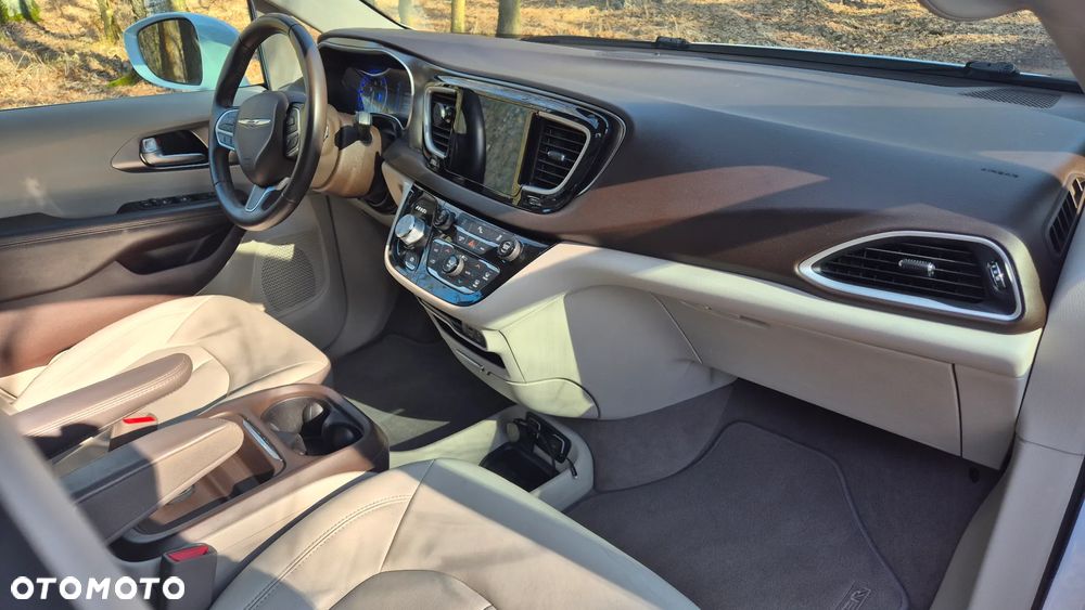 Chrysler Pacifica - 12