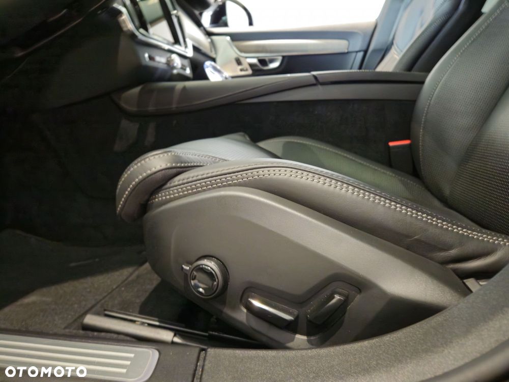 Volvo V90 Cross Country - 35