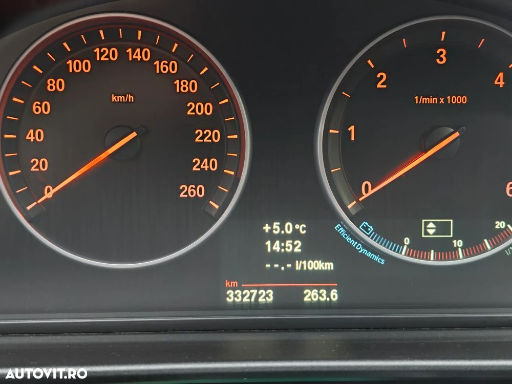 BMW Seria 5 525d Touring - 35