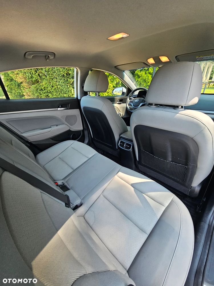 Hyundai Elantra - 19