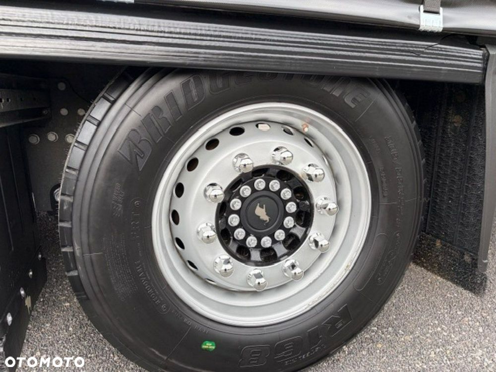 Schmitz Cargobull Varios, Oś podnoszona - 12