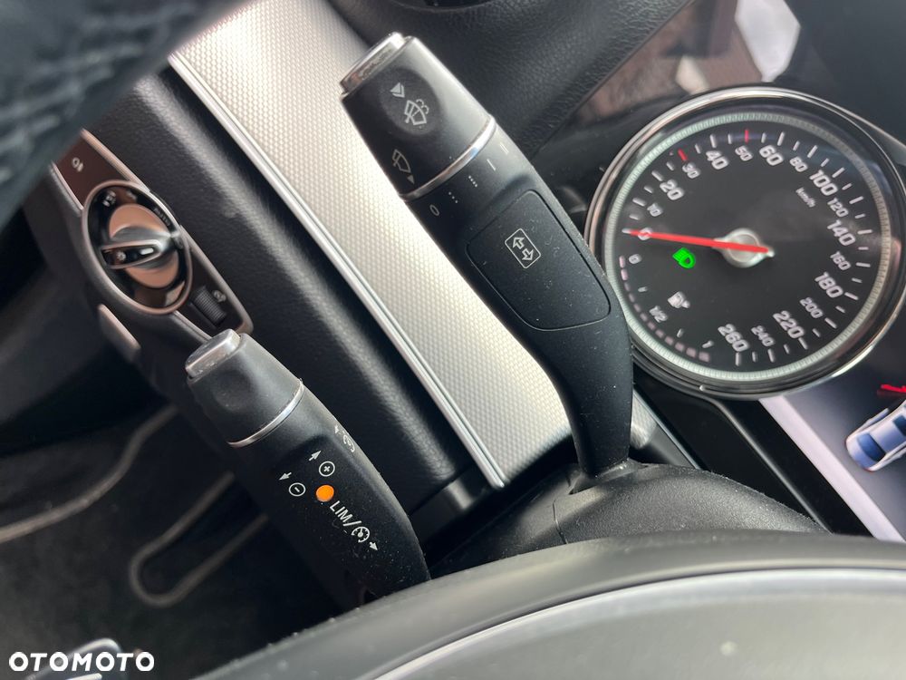 Mercedes-Benz Klasa E 200 d 9G-TRONIC - 33