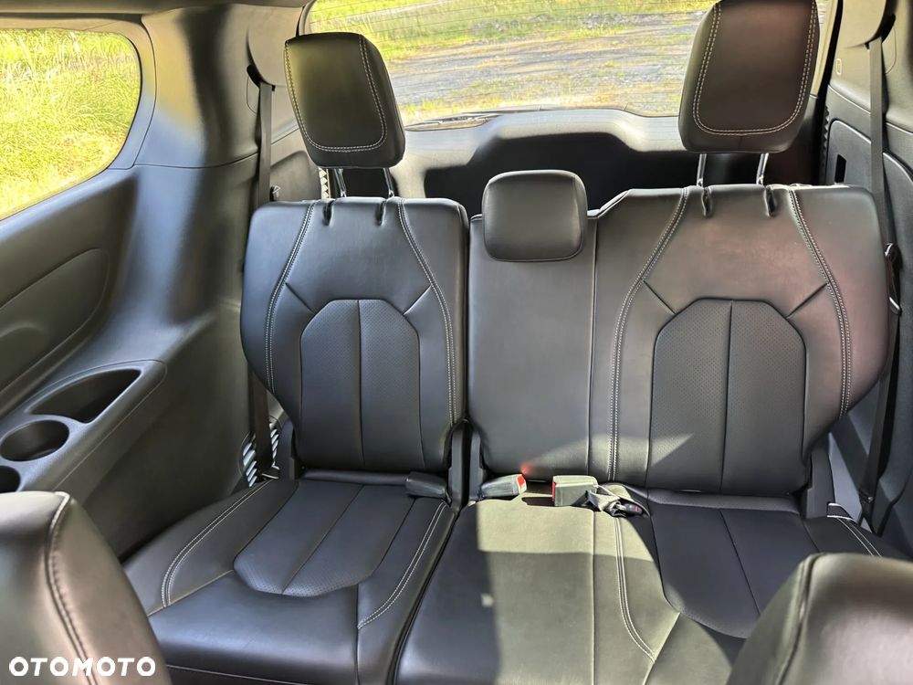 Chrysler Pacifica - 13