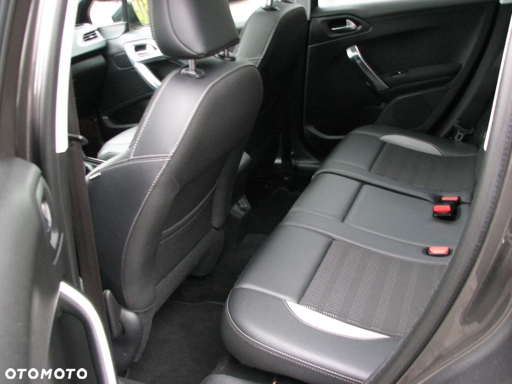 Peugeot 2008 BlueHDi 100 STOP & START Allure - 17