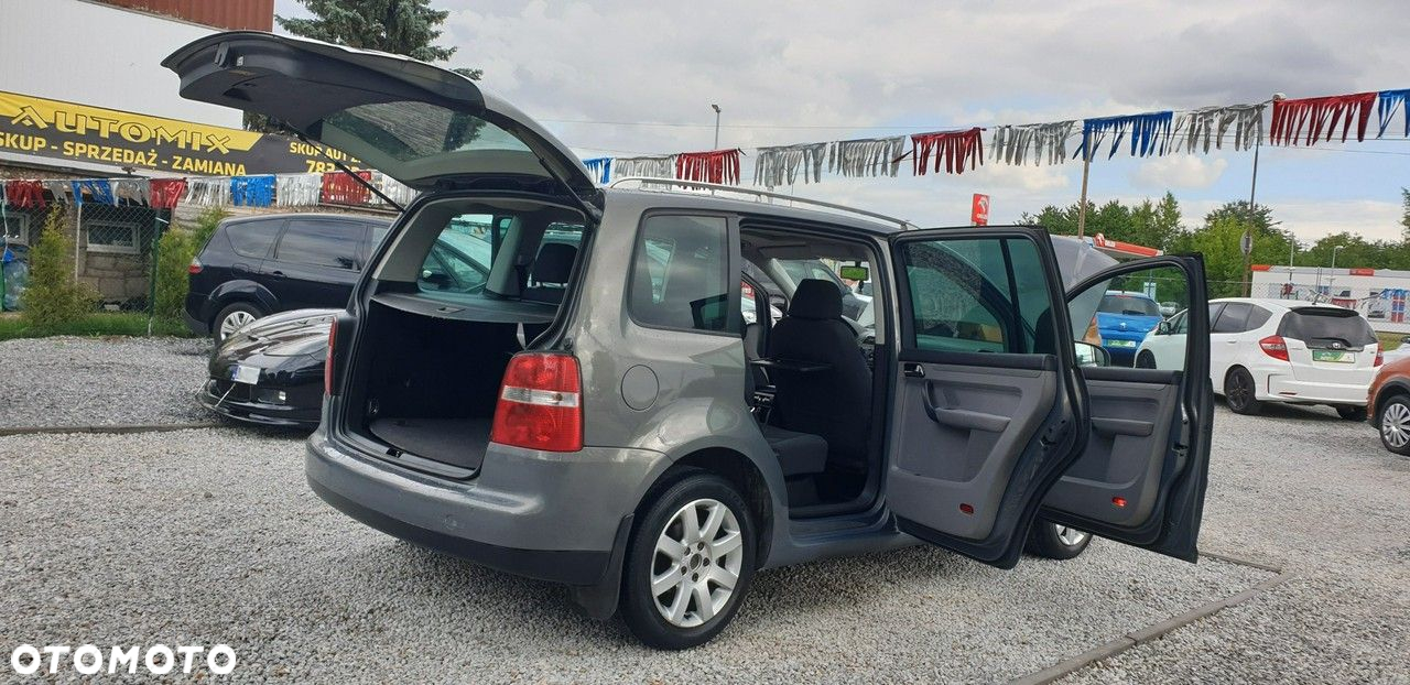 Volkswagen Touran - 22
