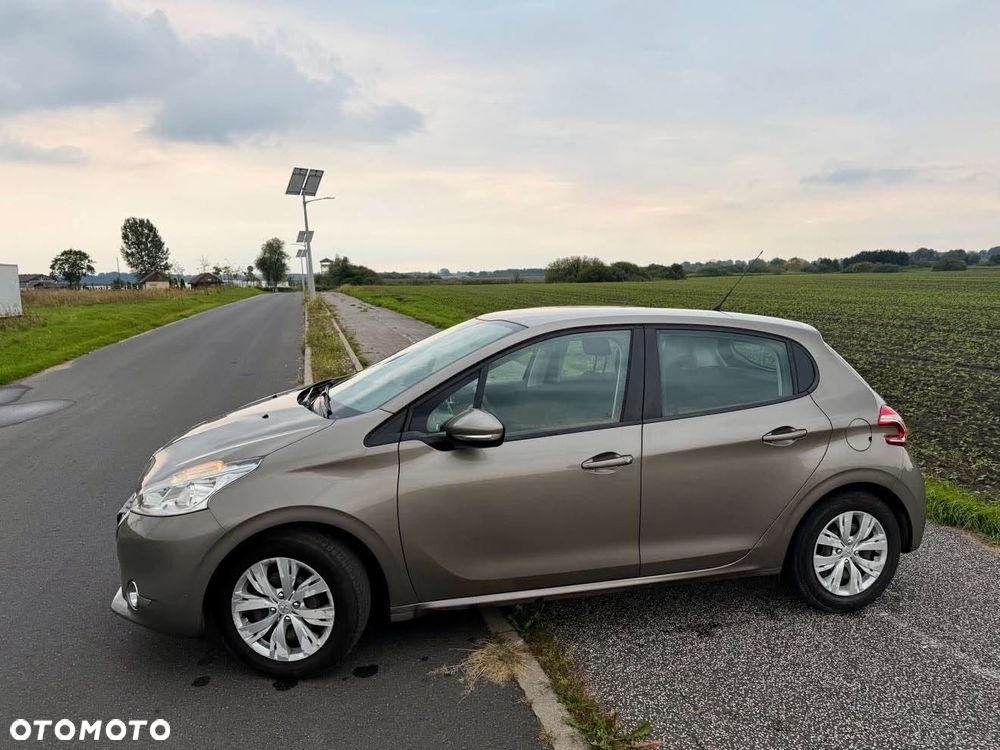 Peugeot 208 - 13