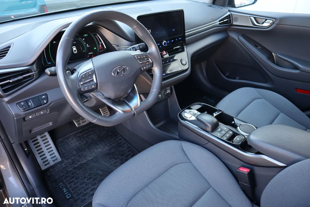 Hyundai IONIQ - 7
