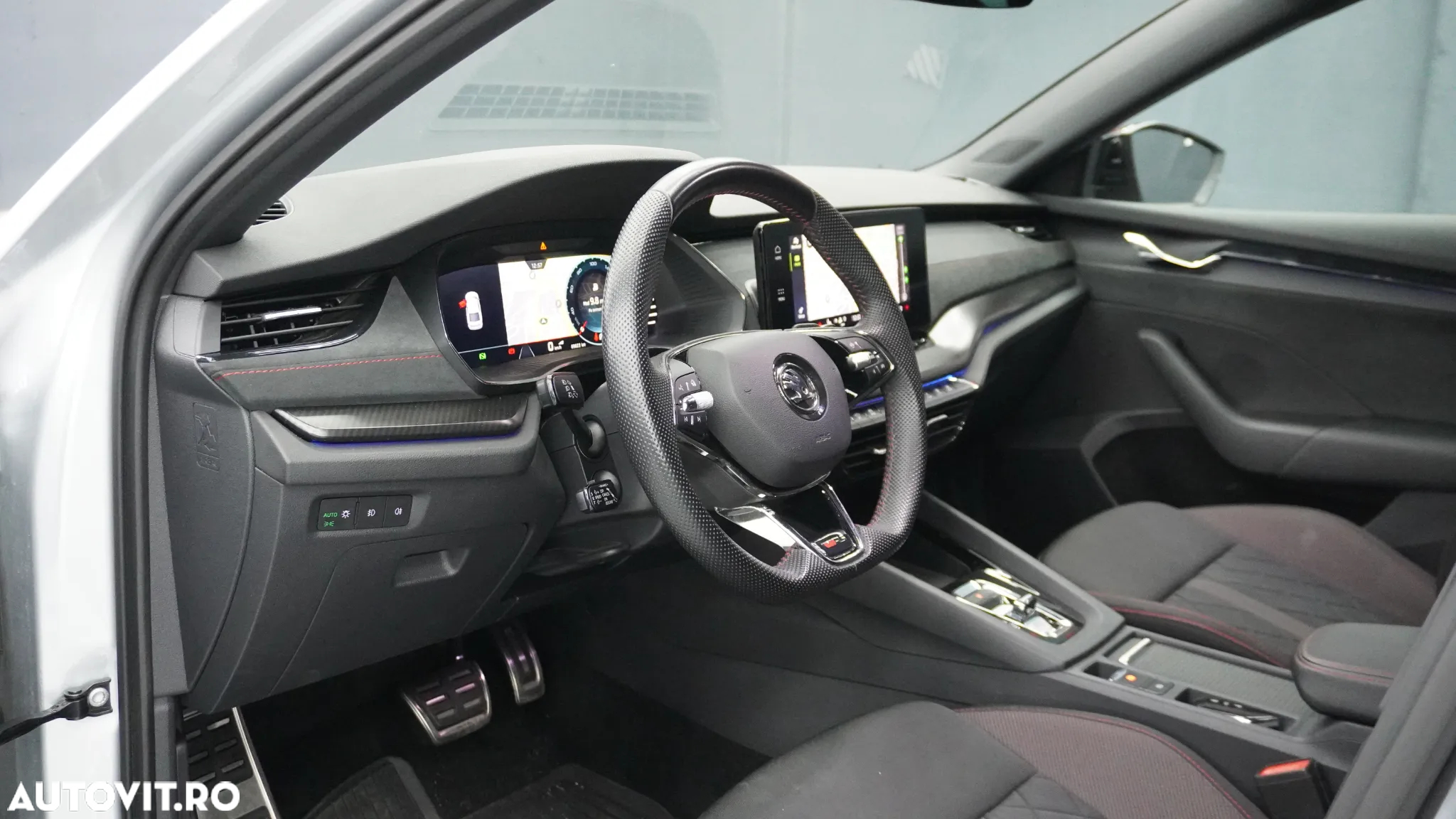 Skoda Octavia 2.0 TSI DSG RS - 26