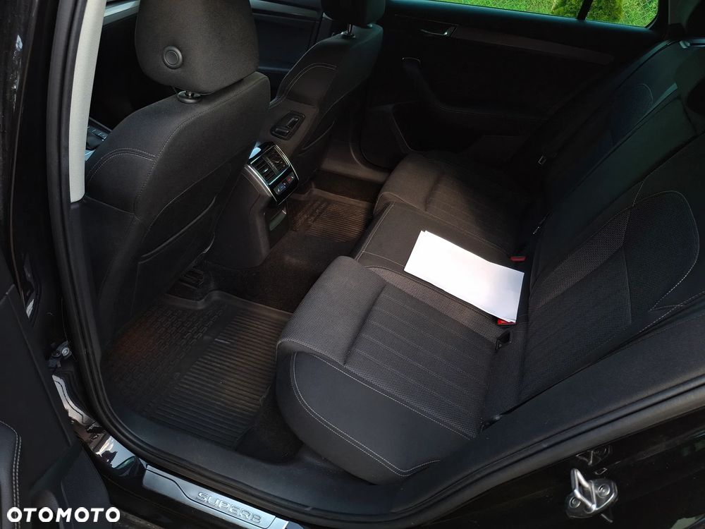 Skoda Superb 2.0 TDI Style DSG - 11