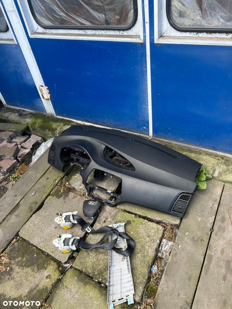 Deska rozdzielcza poduszka pasy airbag sensor kpl Hyundai i20 I 09r - 2