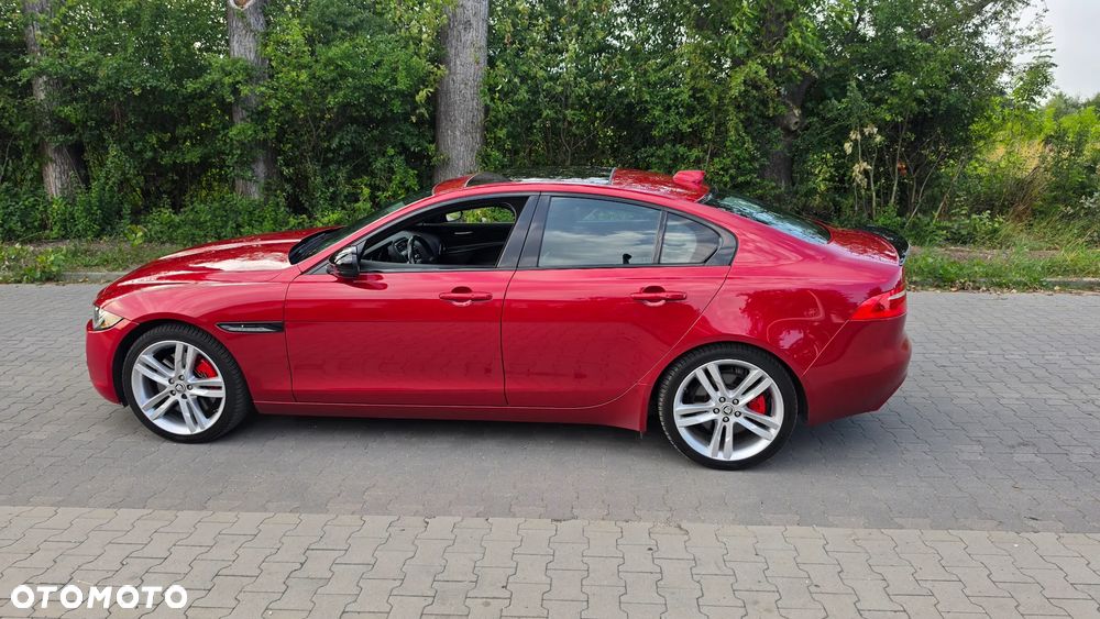 Jaguar XE - 10