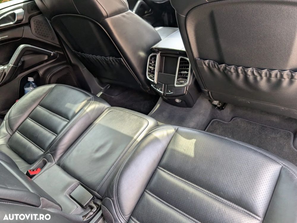 Porsche Cayenne Platinum Edition - 14