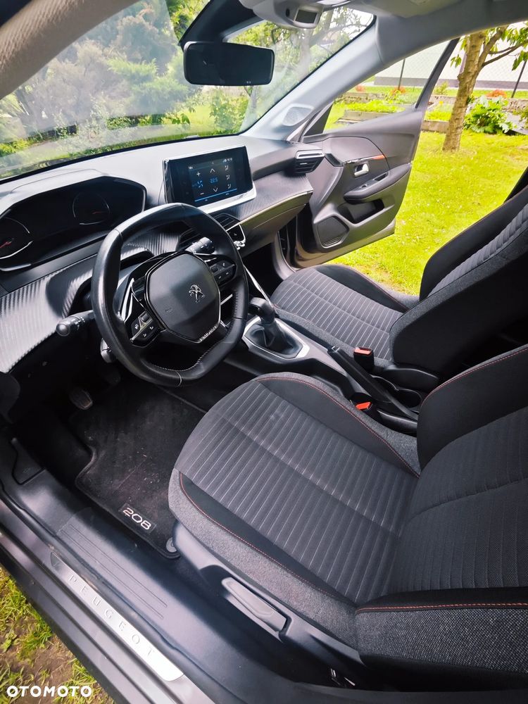 Peugeot 208 - 11