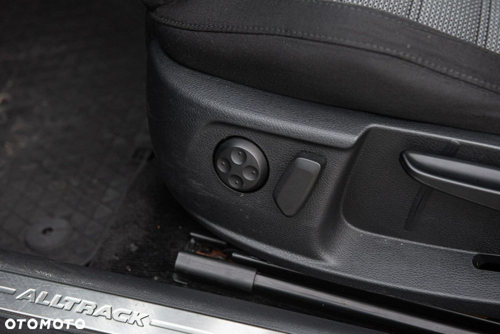 Volkswagen Passat Alltrack 2.0 TDI 4Motion DSG BlueMotion Tec - 24