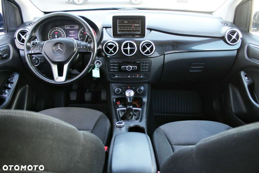 Mercedes-Benz Klasa B 200 Edition - 12