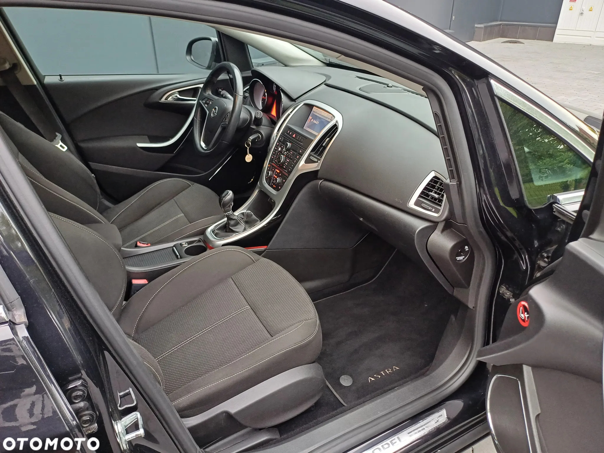 Opel Astra IV 1.4 T Cosmo - 9