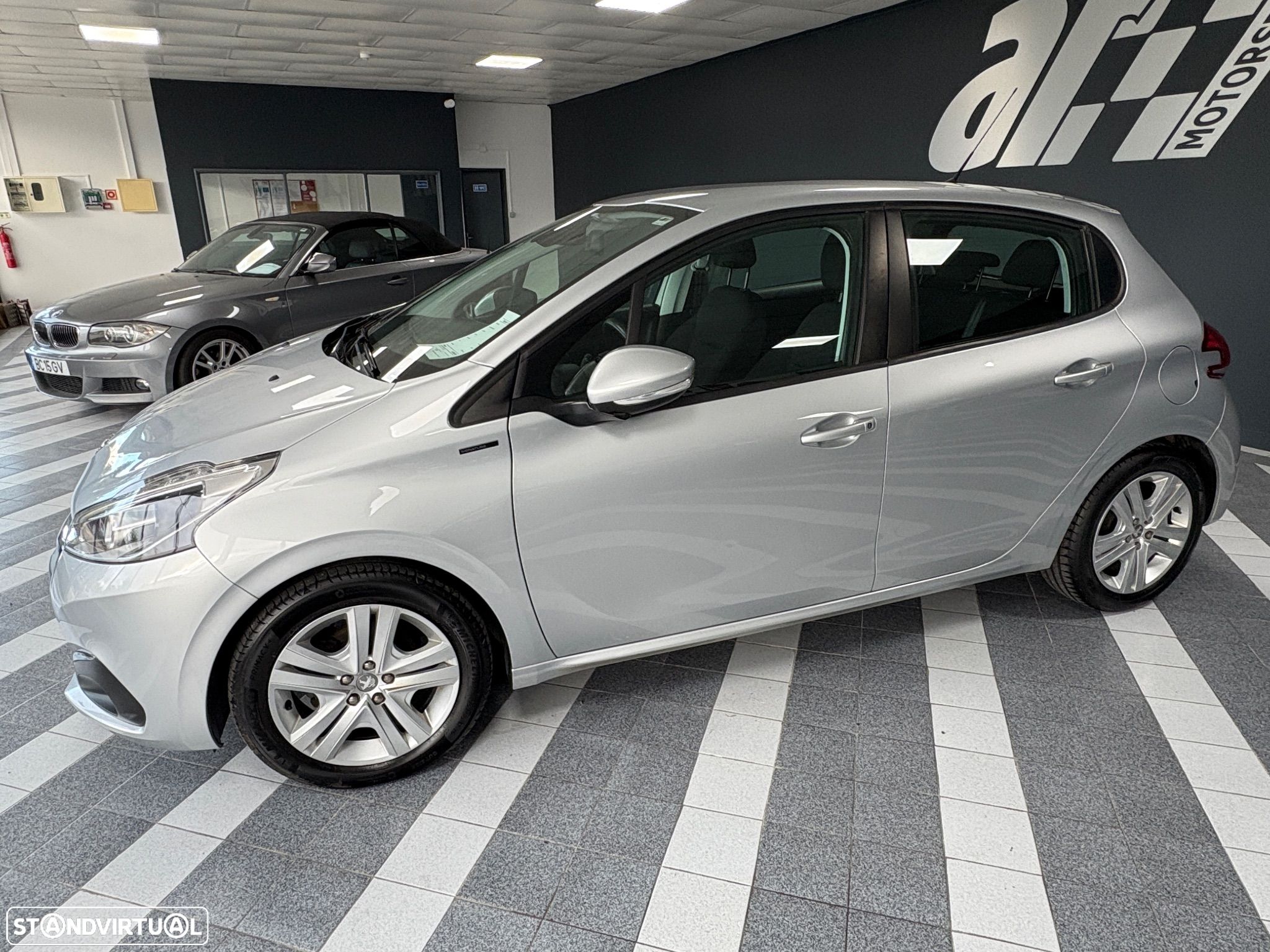 Peugeot 208 1.2 PureTech Signature - 1