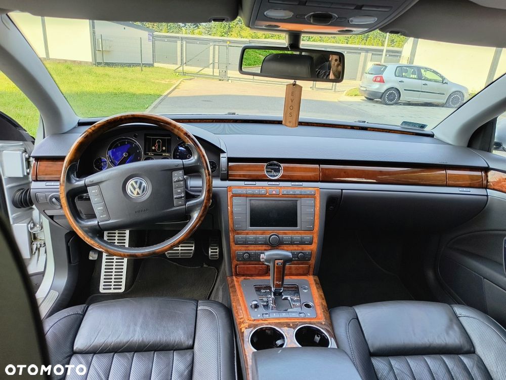 Volkswagen Phaeton - 8