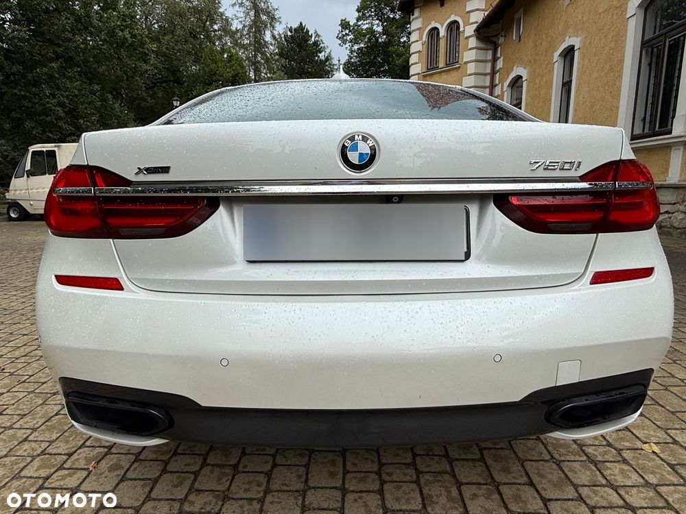 BMW Seria 7 750Li xDrive - 13