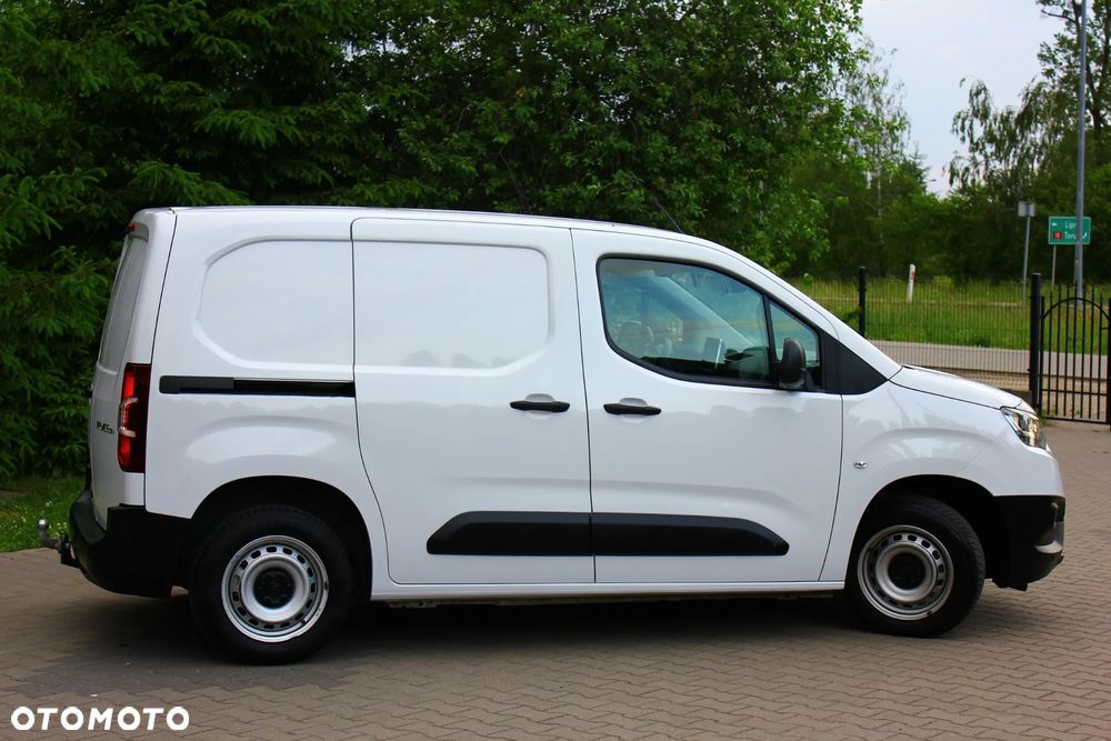 Toyota PROACE CITY BLASZAK 2 OSOBOWY 1.2 D-4T BENZYNA 110KM PEWNE AUTO FV23% - 11