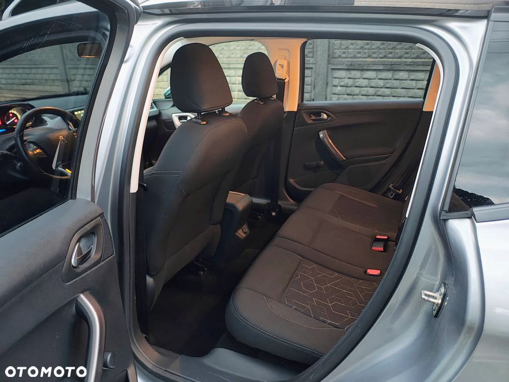 Peugeot 2008 1.2 Pure Tech Style - 17