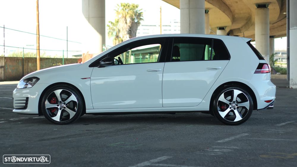 VW Golf GTI Performance BlueMotion DSG - 4