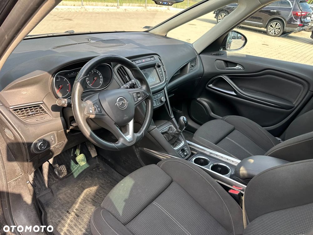 Opel Zafira - 10