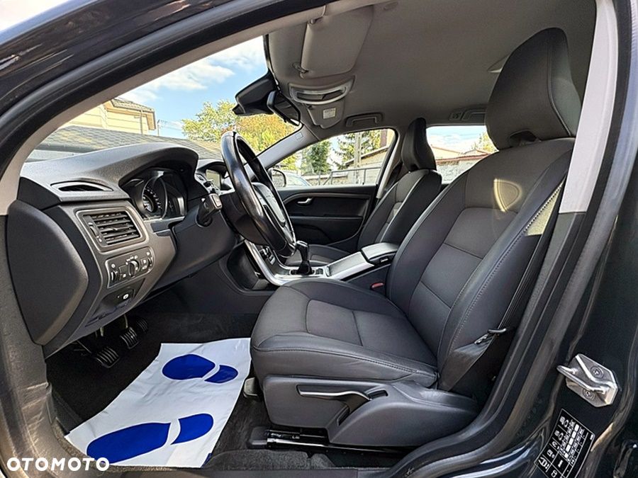 Volvo V70 D2 Momentum - 14
